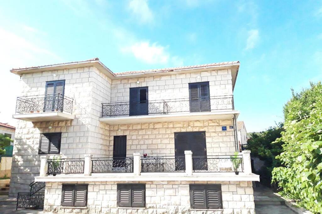 Giovanna - Spacious Lovely Apartment Supetar Exterior foto