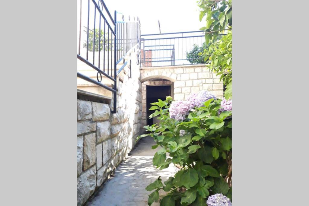 Giovanna - Spacious Lovely Apartment Supetar Exterior foto